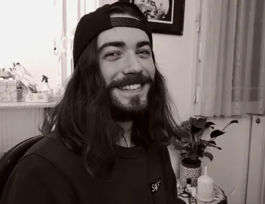 Une photo de Leo Jacquet, souriant